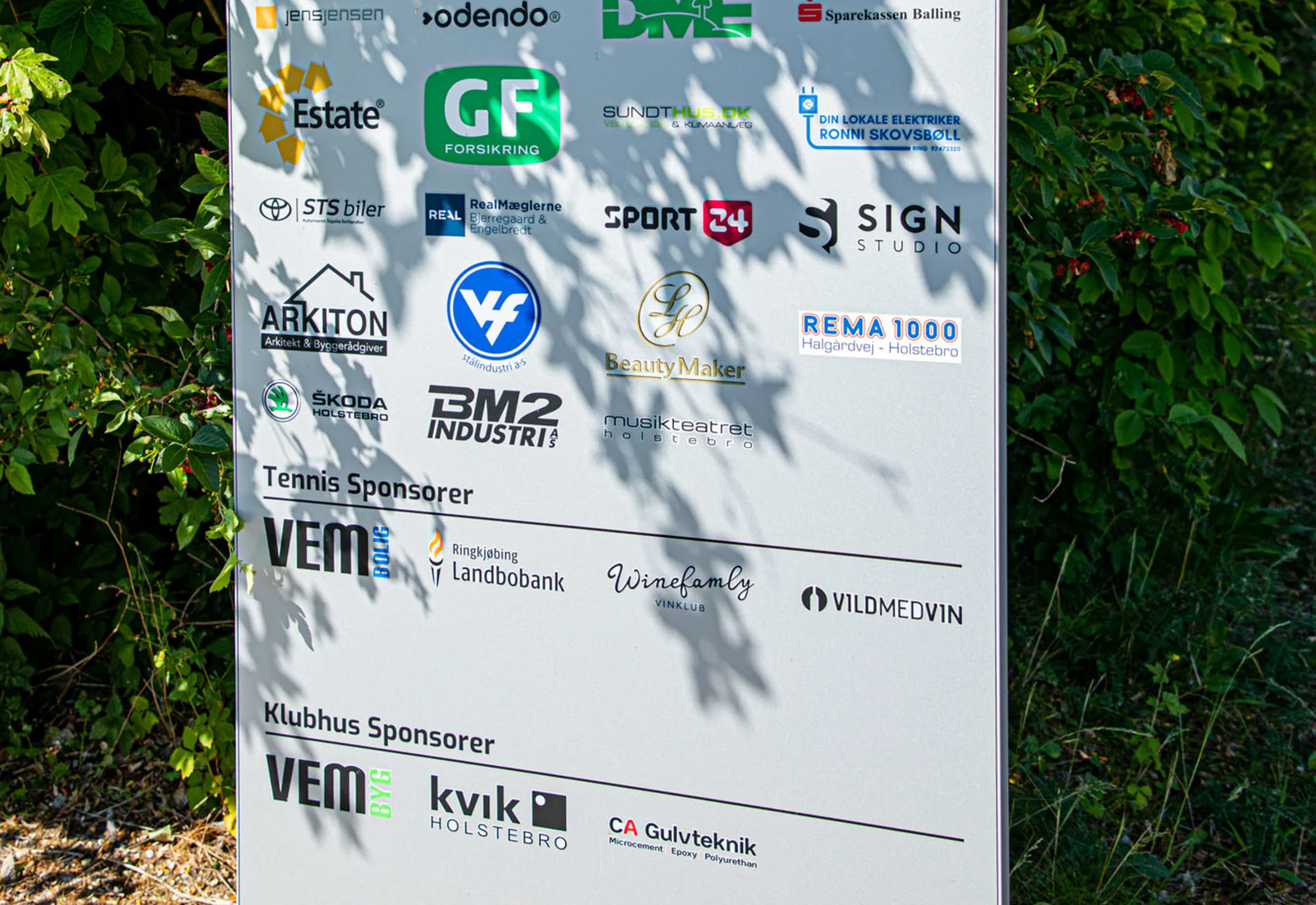 Padelbaner i Holstebro - Oversigt over støtte fra erhvervslivet