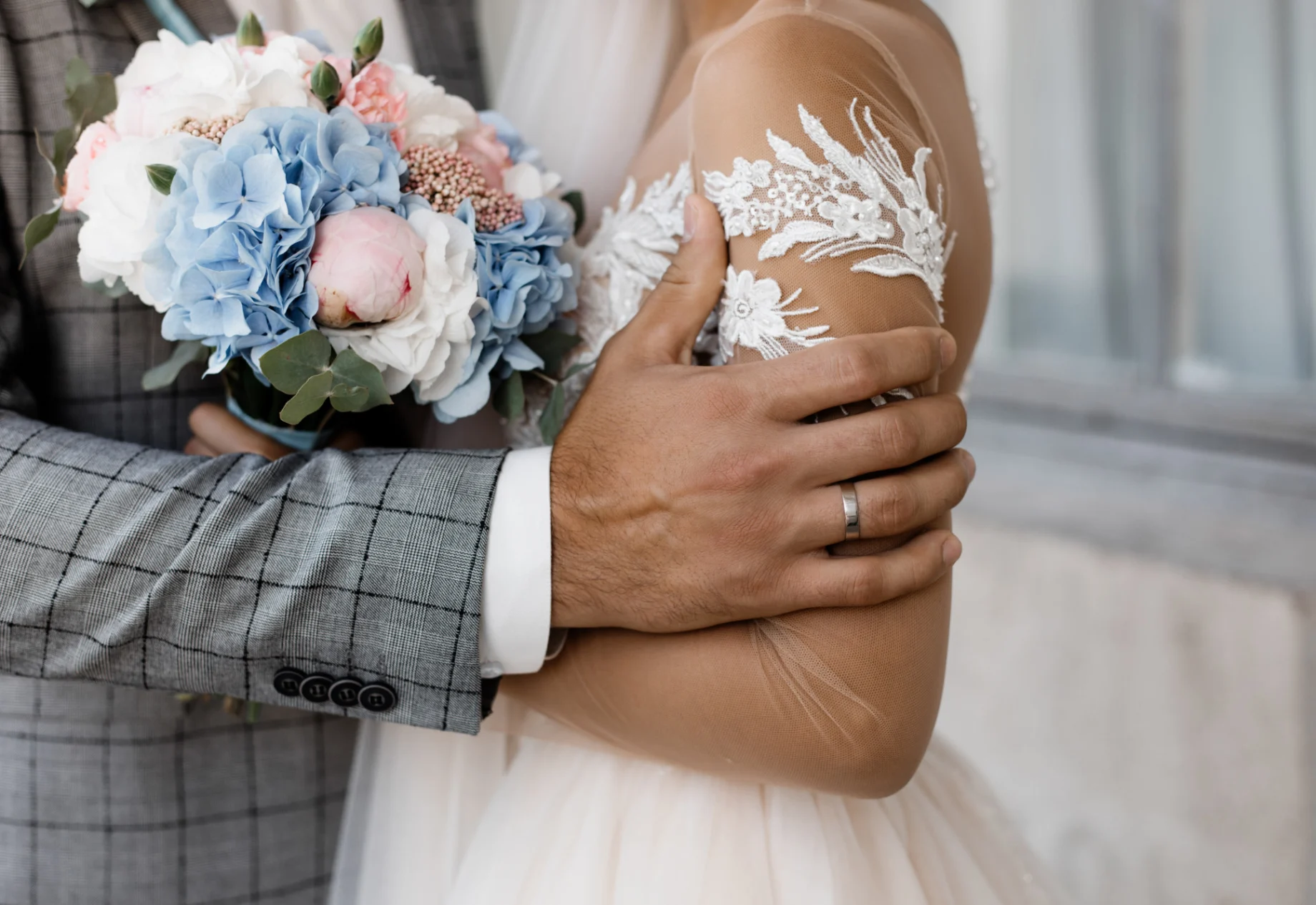 Detaljer på brudekjole