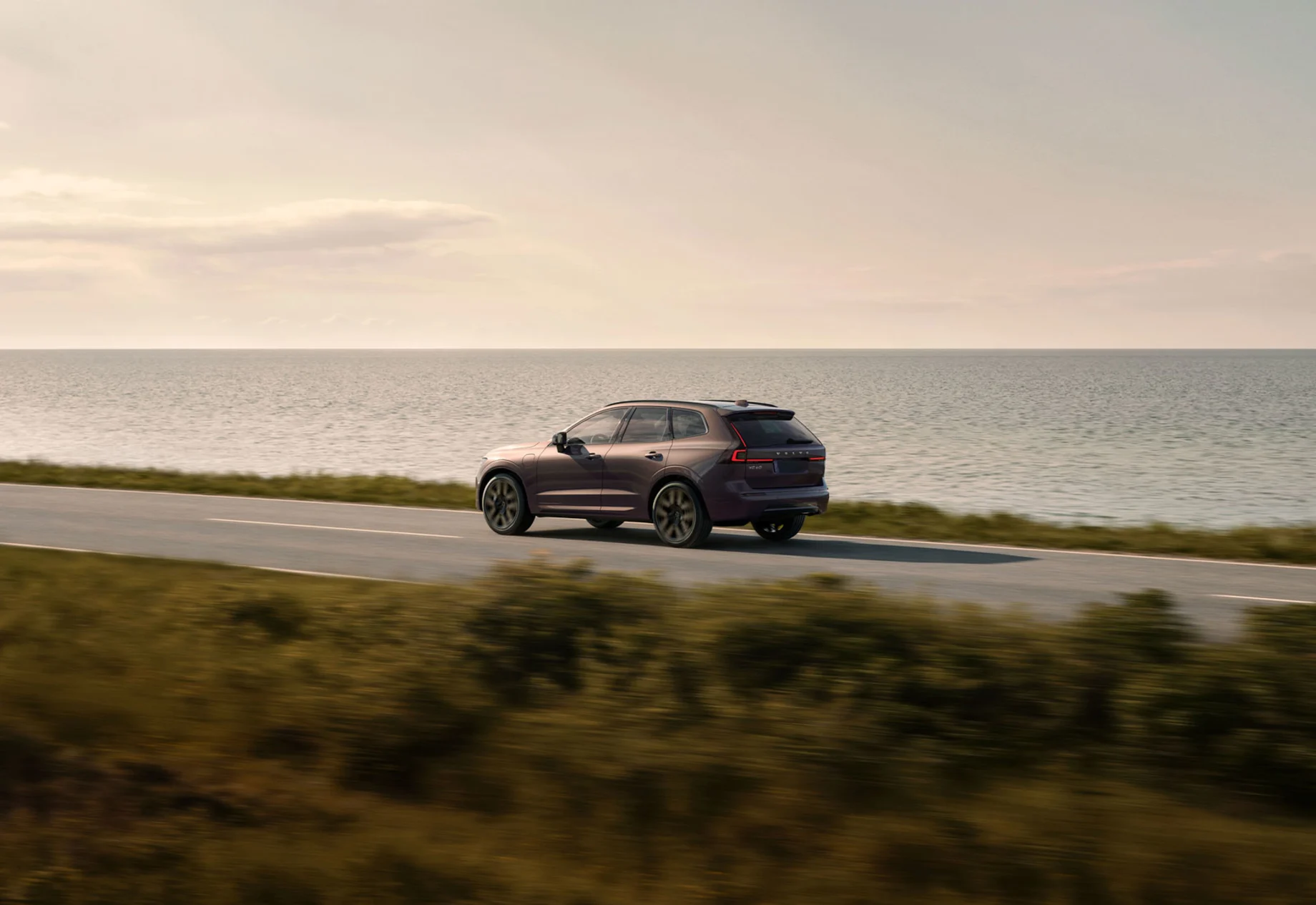 Volvo - Elbil - Bil ved vand