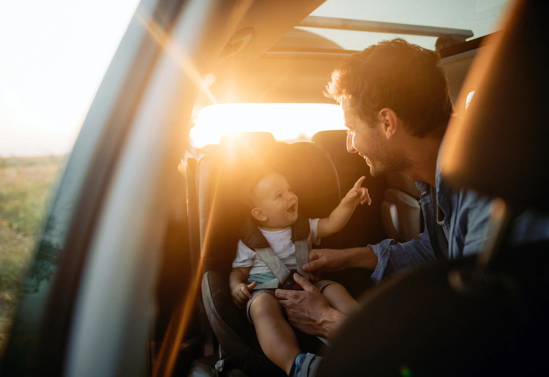 Far Og Søn Leger i bilen