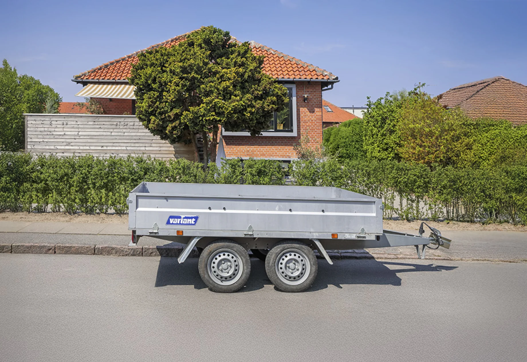 Trailer Foran Rødt Hus