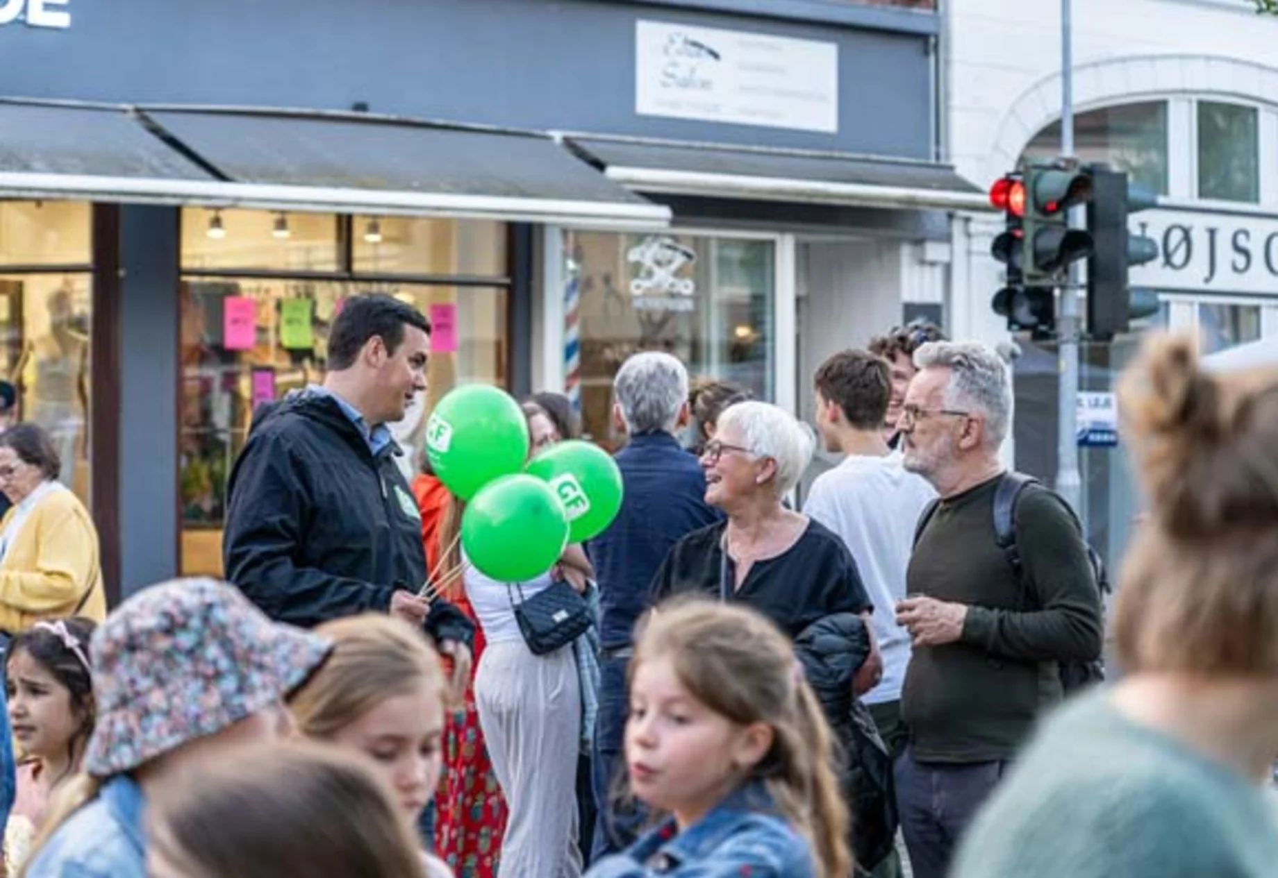 GF balloner og fejring på gaden