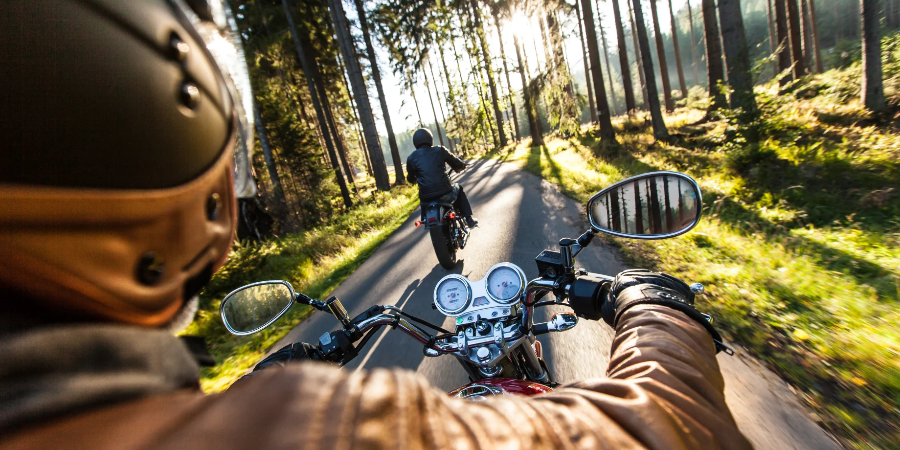 Motorcykel i skov