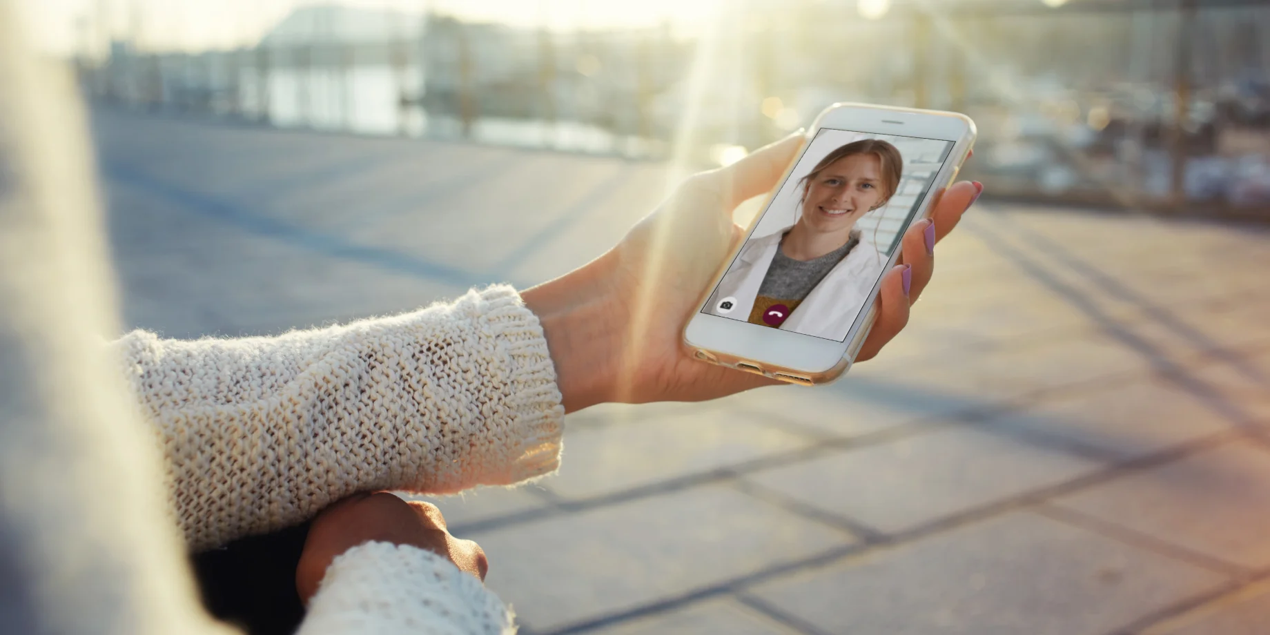 Kvinde som FaceTimer med sin læge