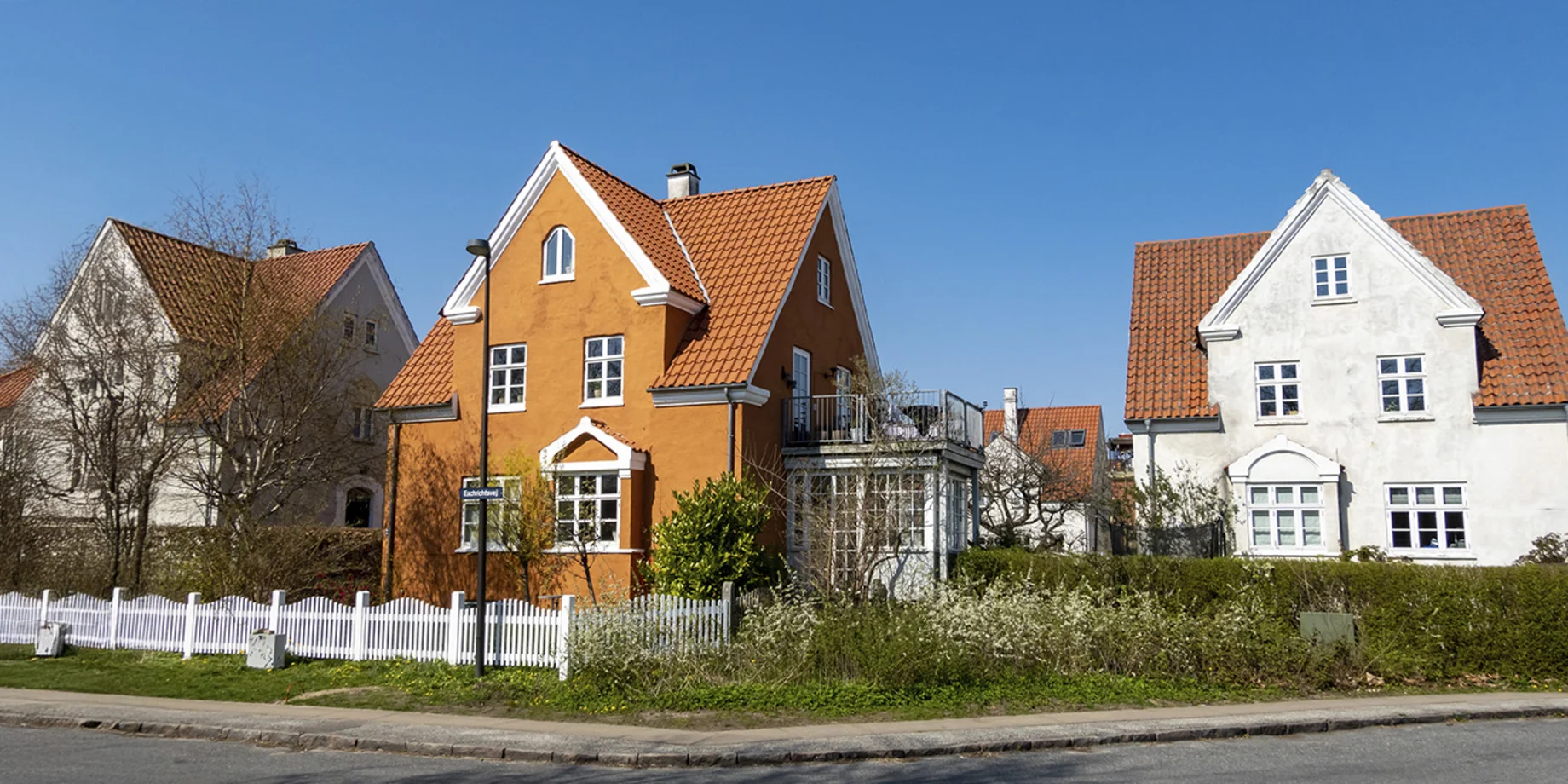 Orange hus